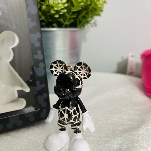 Out of stock X Disney items Earrings and Bagcharm Mickey Mouse spider web - Picture 13 of 16
